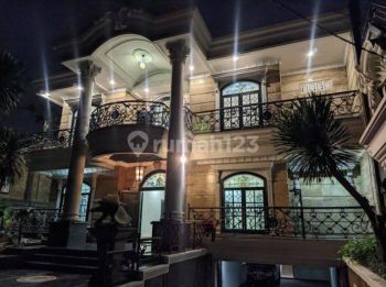 Disewakan Rumah Mewah Berkonsep Europian Clasic Di Menteng