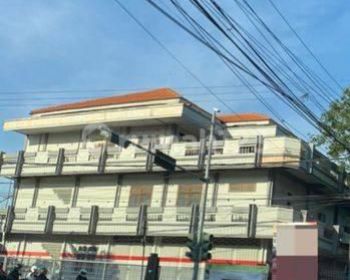 Ruang Usaha Tanah Hook Cocok Untuk Showroom Kantor di Denpasar Barat