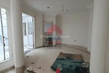 Rumah Bukit Darmo Golf 4 Kt Semi Perabotan Bagus