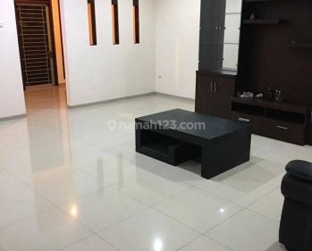 Sewa rumah taman holis indah