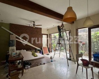 Disewakan rumah 2 lantai di di Jl.hang lengkir Sudah Renovasi rmh cantik siap