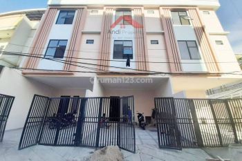 Rumah Baru Siap Huni Strategis Di Taman Ratu(TR128)