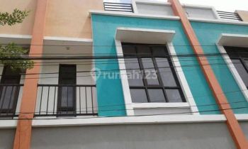 Ruko 2 Lantai Green Megablok Cocok Untuk Kantor