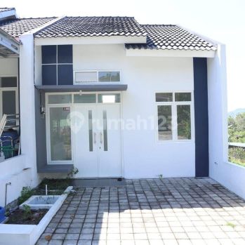 Rumah siap huni depan masjid perumahan, di bukit kencana jaya meteseh di Jalan