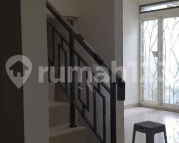 Rumah 2 Lantai Dalam Komplek, Aman, Bersih, Siap Huni      **tjendra