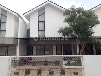 Dijual Rumah Baru 2 Lantai Full Furnish di Florista Garden Km 7 Palembang