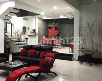 Dijual cepat!!! Rumah Mewah Permata Buana LT 250 M2 (10x25) SHM,hadap Selatan KT