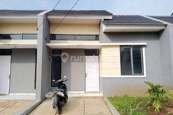 Cozy Living 1BR House at Bukit Mekar Wangi Residence By Travelio