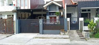 Rumah Modern Didepan Taman, Bebas Banjir Dan Dekat Kemana Mana