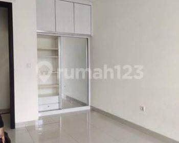 Sewa rumah green village 2 lantai dengan fasilitas bagus