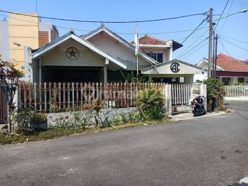 Dijual Rumah kayu Agung buah batu
