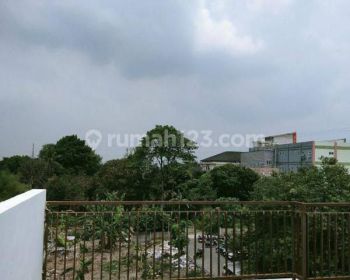 Rumah 2 lantai rooftop cash bertahap Jakarta Selatan dekat tol