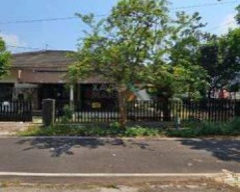 Rumah Hook di Poros Jalan Sunandar Priyo Sudarmo, Malang