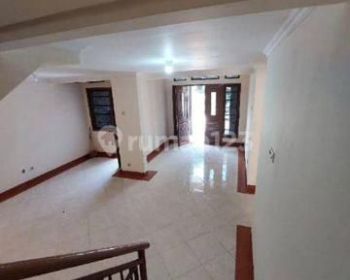 Rumah Bagus 2,5 Lantai SHM di Soekarno Hatta