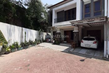 Rumah disewakan dalam perum 4 kamar tidur furnished dekat jcm ugm