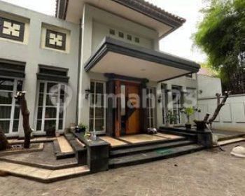 Jual Rumah Siap Huni Suasana Asri di Menteng Jakarta Pusat