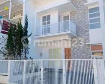 Rumah Strategis di dekat RS Hermina Arcamanik Padasuka Antapani Kota Bandung