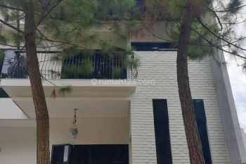 JARANG ADA. rumah kecil dng Lebar Muka 10 m. Di setiabudi regency