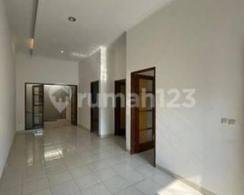 Rumah Cakep Desain Minimalis Bikin Betah Penghuninya,, Yu Survey di Taman Kopo