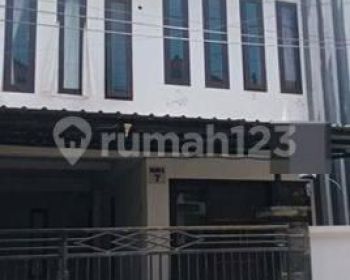 Disewakan rumah 2 lantai di Teuku umar Barat