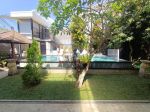 thumbnail-4-bedrooms-villa-with-nice-garden-near-toll-gate-nusa-dua-13