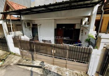 Sewa Rumah Tomang Jakarta Barat 1,5 Lt Ada 1 Ruang Untuk Gudang