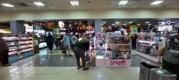 Stand Matos casual 4 sisi, nonfood (sebelahnya foodcourt) - Jl. Veteran -