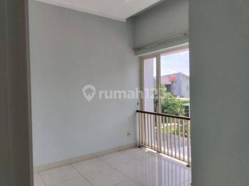 Disewakan Rumah bagus di komplek Kebayoran Village