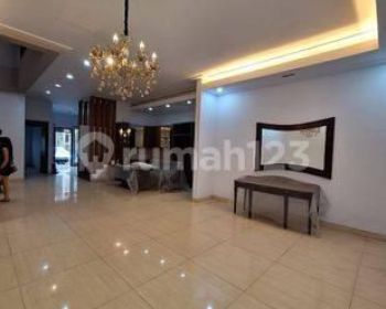 Disewakan Rumah Lux Singgasnaa Pradana Bandung