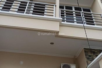 Disewakan 3 Lantai Rumah Baru Renovasi di Sunter , Jakarta Utara