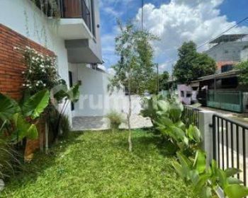Rumah Baru Hoek Minimalis Modern Lokasi Strategis Di BSD City