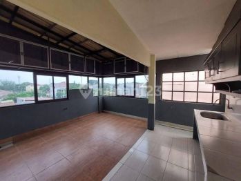 Rumah Bagus 3 Lantai di Kota Harapan indah Cluster Harmoni SHM Hadap Barat