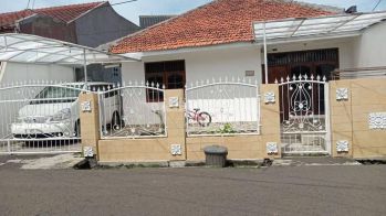 Jual rumah itung tanah lokasi komplek