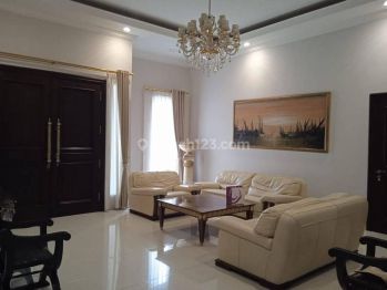 Jual Cepat. Rumah Luxury 2 Lt Menteng Jakarta Pusat