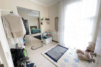 Rumah bergaya Modern di Sayap Batununggal Bagus