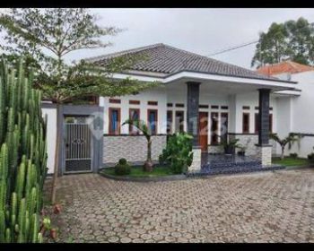 Rumah 1 lantai Pangauban Garut cocok untuk vila halaman luas