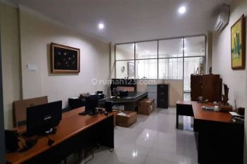 RUKO STRATEGIS DI KEBAYORAN LAMA COCOK UNTUK RESTORAN, MINIMARKET, KANTOR