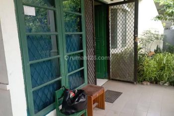 Disewakan rumah 11/2 lantai diperum galaxy Bekasi selatan