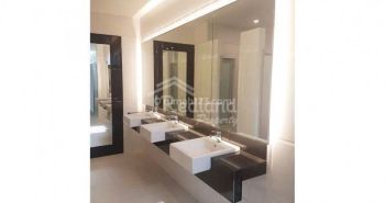 Hotel di Gajahmada, Semarang Fe Yl 5940