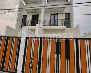 di Pakal Minimalis Surabaya Barat, Surabaya