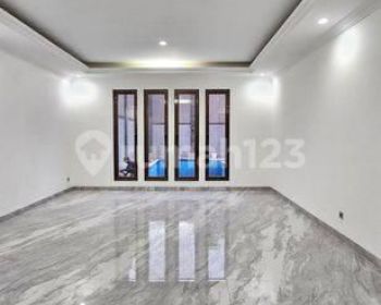 Rumah Baru Design Classic di Cilandak Jakarta Selatan