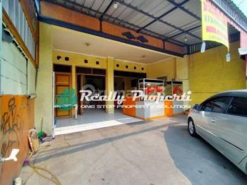 Di jual ruko 3 lantai, bangunan kokoh oinggir jalan raya yang sangat hidup