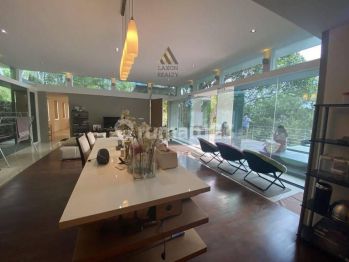 Rumah Villa Mewah 2 Lantai SHM di Dago Giri, Bandung Sen005