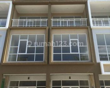 Ruko di Taman surya 5
Jakarta barat Baru