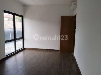 Rumah Disewa Mewah 2 Lantai di Sayap Cipaganti