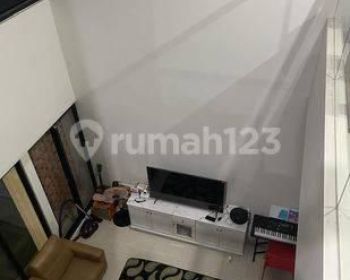 Dijual rumah mewah dengan kolam renang pribadi private pool di kawasan elite tol