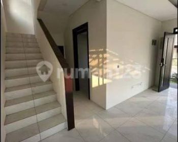 Sewa Impian Rumah Keren 2 Lantai Kota Baru Parahyangan