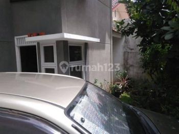 Rumah 2 Lantai Hitung Tanah SHM di Bintaro, Tangerang Selatan, Nvt+arn