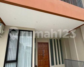 Dijual Rumah Dipulomas, Jakarta Timur, Bangunan Baru 4lantai