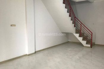 Disewakan Ruko di Boulevard, Harapan Indah